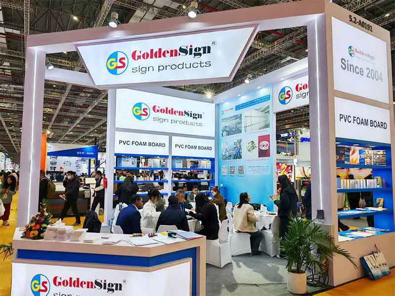 Goldensign que muestra hojas de espuma de PVC en International Expo