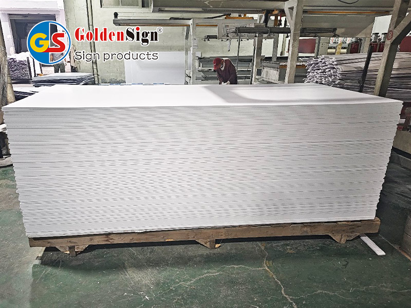 Adquisición sostenible de tableros de espuma de PVC: cómo los compradores B2B reducen el peso, los residuos y los costes de mantenimiento